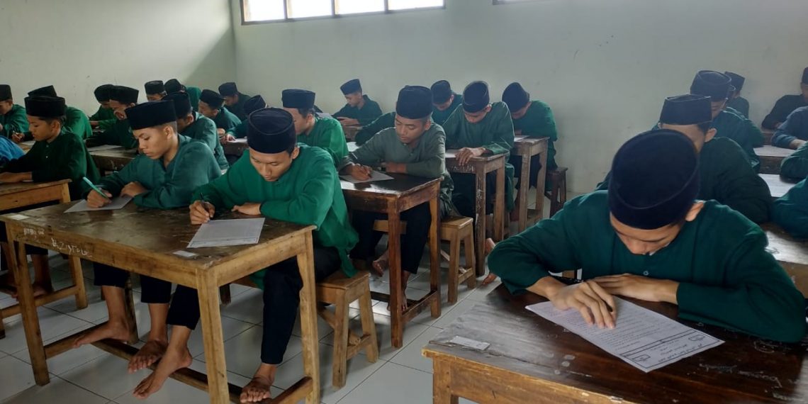 Ujian Tulis Akhir Kenaikan Kelas PONPES Islam Al Muttaqin TP. 2021-2022